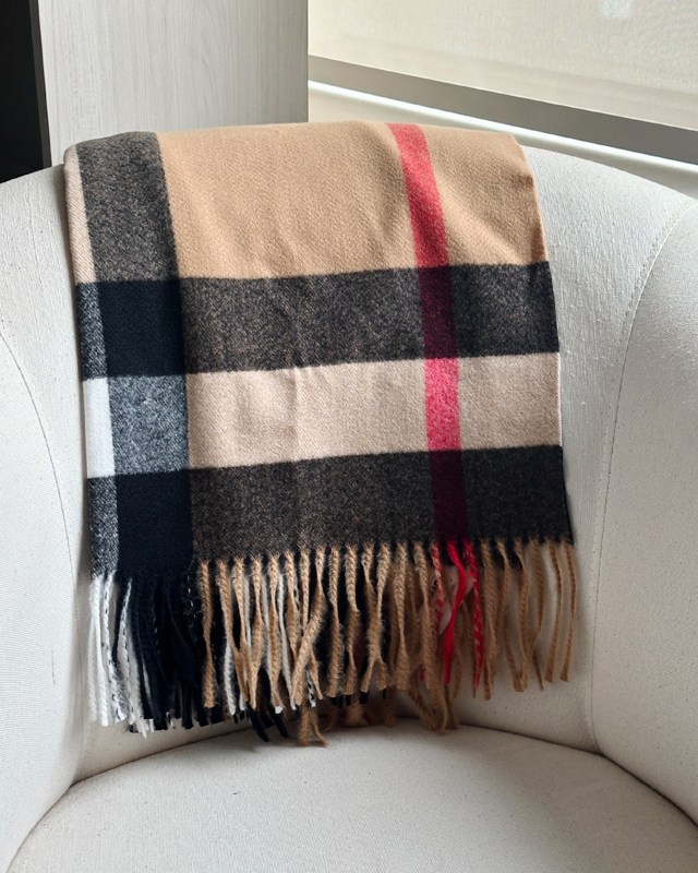 Cachecol Burberry. Clique na imagem e confira mais modelos!
