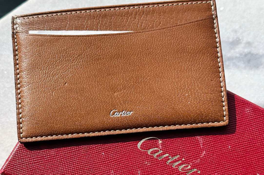 Foto de porta-cartões Cartier.