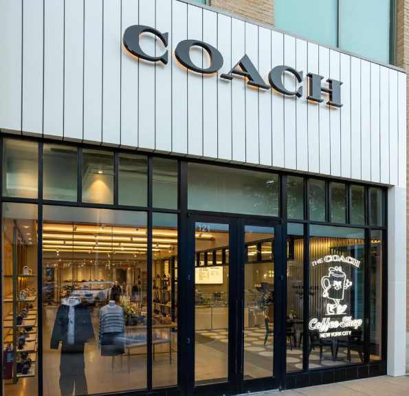 Foto da fachada da Coach Coffee Shop.