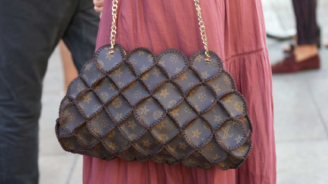 Louis Vuitton lança bolsa em formato de dust bag.