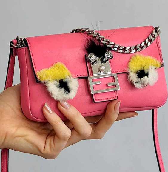 Foto da Bolsa Fendi Baguette tamanho micro.