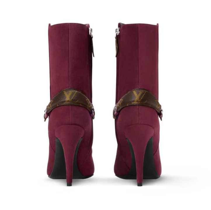 Foto da parte de trás da nova bota da louis vuitton de suede.