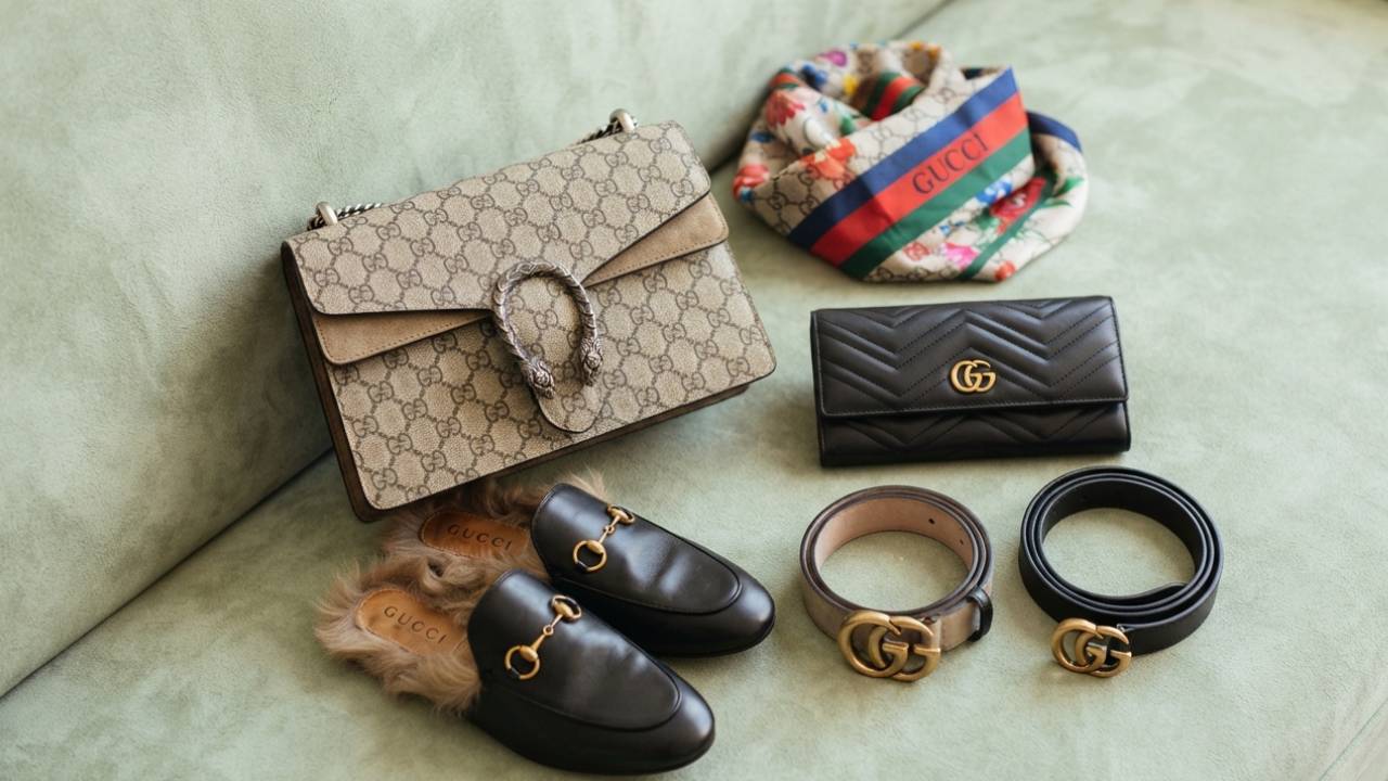 Bolsa Dionysus, lenço de seda, mule princetown, carteira e cintos: os melhores acessórios da Gucci na Second Hand Week 2026.