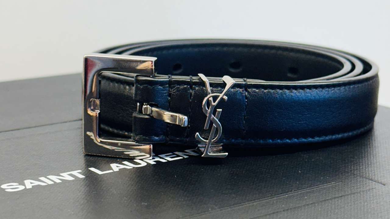 Foto de cinto YSL.