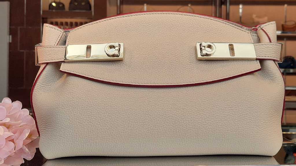 Ferragamo: Campanha Outono/Inverno 2025 da marca italiana revela a nova coleção em cliques de tirar o fôlego. Confira!