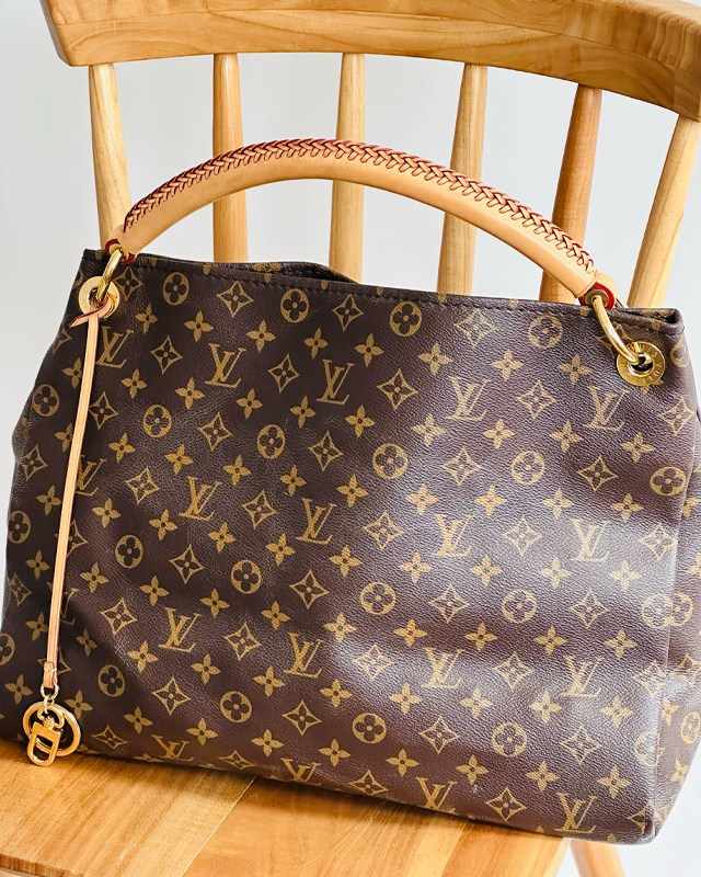 Foto da Bolsa LV Artsy.
