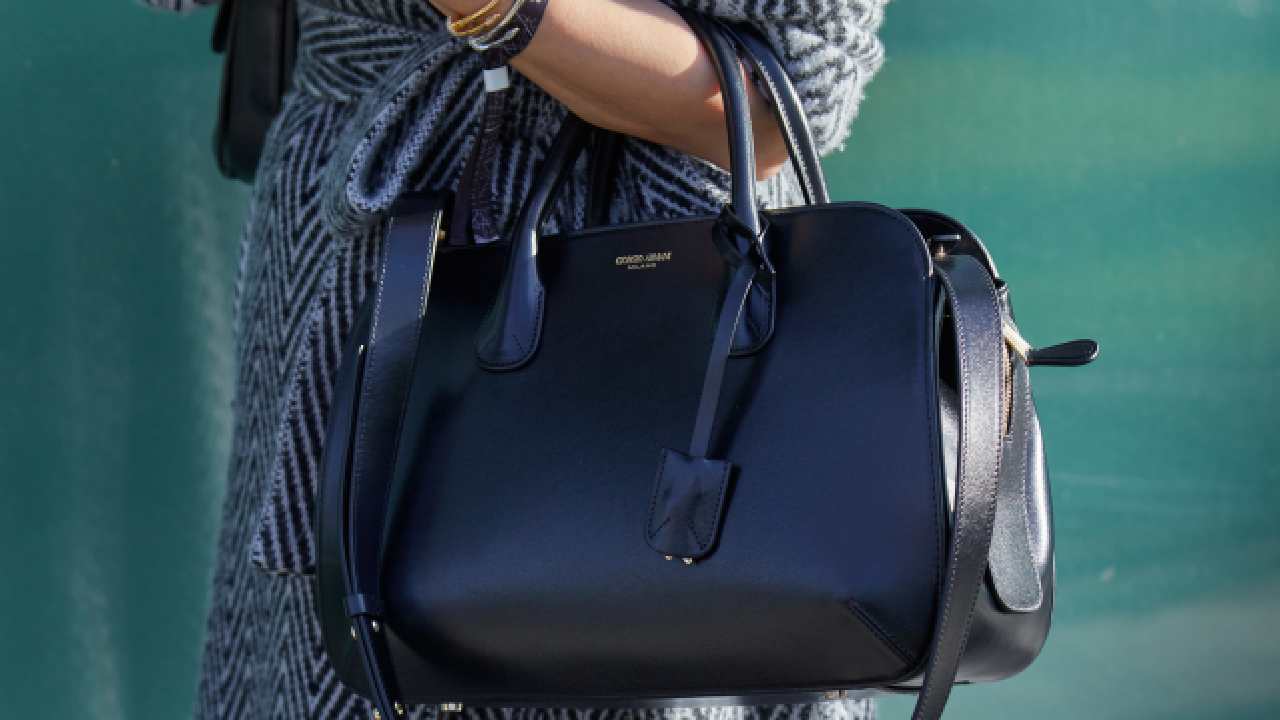 Bolsas quiet luxury discretas e elegantes.
