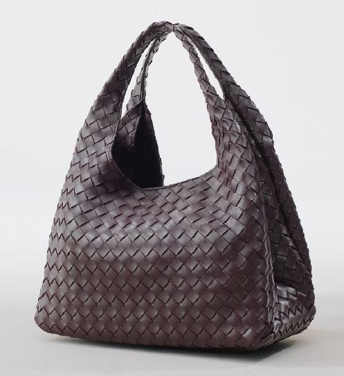 Foto da bolsa Campana da Bottega Veneta lançamento de 2025.