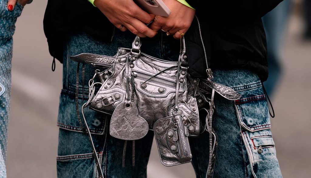 Balenciaga na Semana do Cliente do Etiqueta Única: Descubra as bolsas e acessórios com os melhores descontos para investir agora.