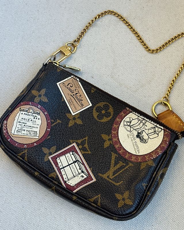 Bolsa Louis Vuitton Pochette Accessories. Clique na imagem e confira mais modelos da marca!
