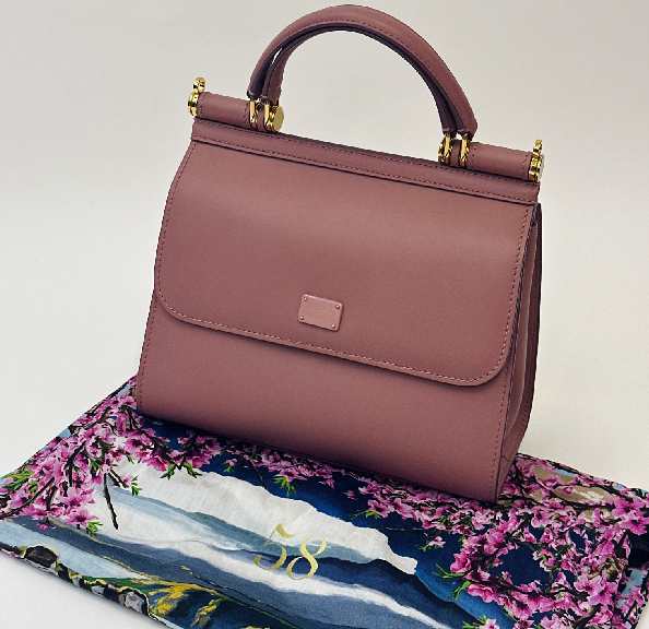 Foto de Bolsa Sicly 58 da marca italiana de luxo Dolce e Gabbana.