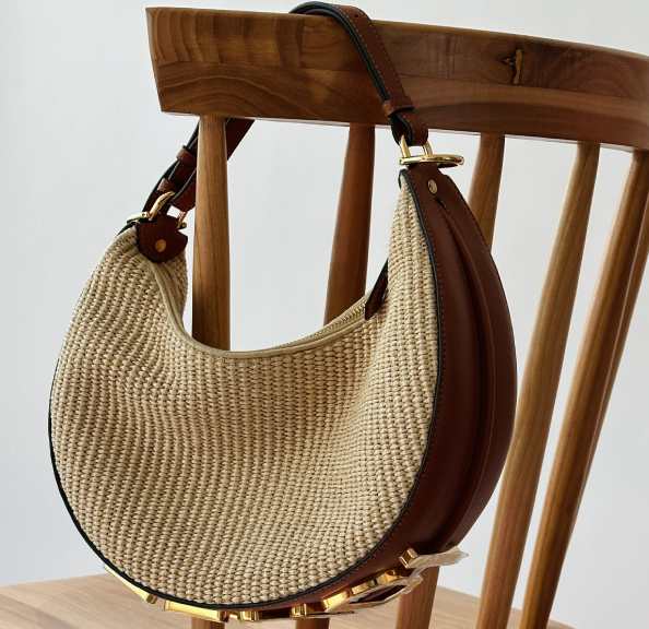 Foto da Bolsa Fendi Fendigraphy em raffia.