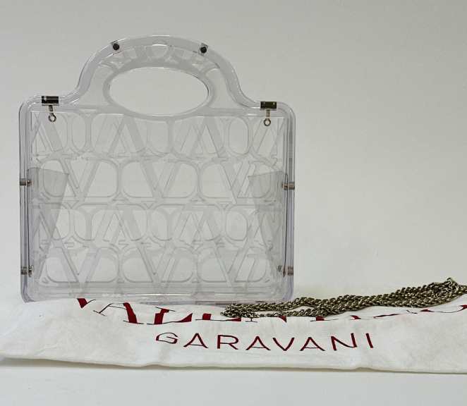 Foto de Mini Bag Acrilico da Valentino uma das novidades de bolsas italianas de luxo no etiquta unica.