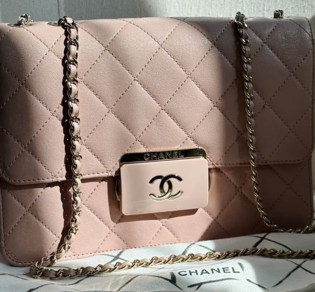 Foto da Bolsa Chanel Beauty Lock.