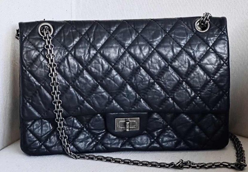Foto da bolsa chanel 2.55 reissue.