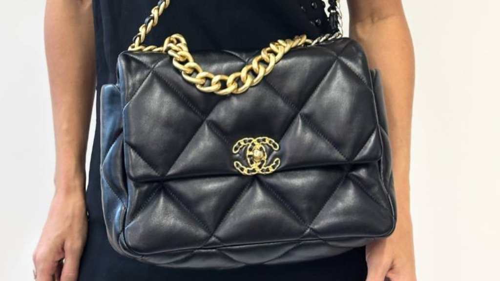 Foto de Bolsa Chanel 19 na Semana do Cliente do Etiqueta única.