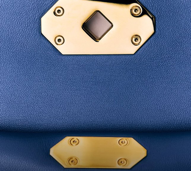 Foto de detalhe de bolsa.