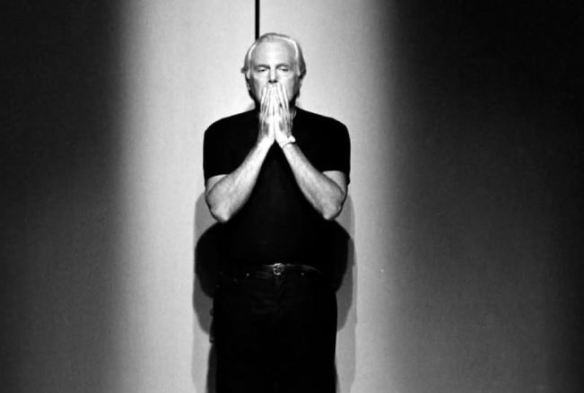 Foto do estilista italiano Giorgio Armani que faleceu em 2025 com 91 anos de idade.
