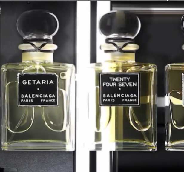 Foto dos novos frascos das fragrâncias Balenciaga.