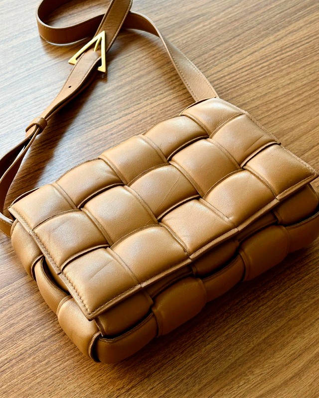 Bolsa Bottega Veneta Cassete. Clique na imagem e confira mais modelos da marca!