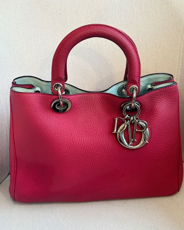 Bolsa Dior Diorissimo. Clique na imagem e confira mais modelos da marca!