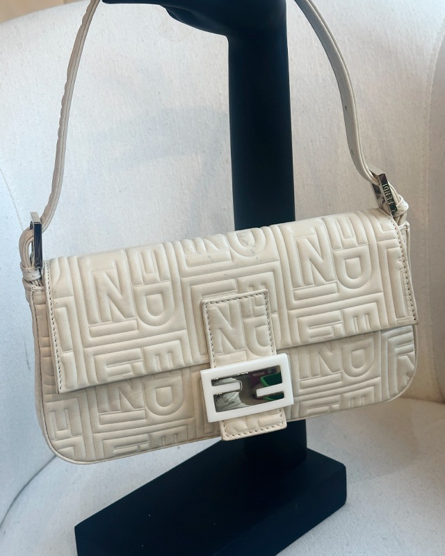 Bolsa Fendi Baguette. Clique na imagem e confira mais modelos!