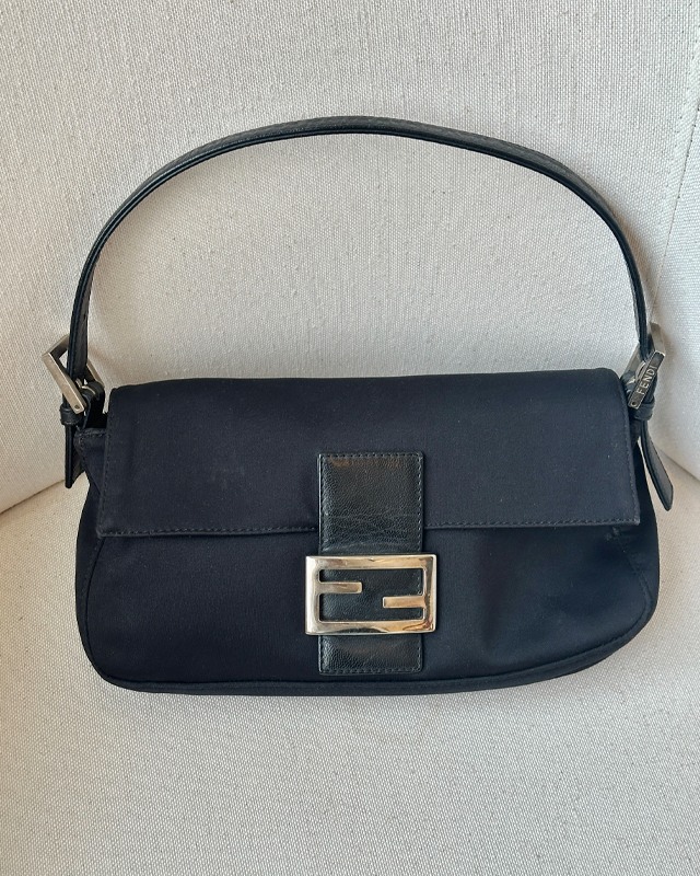 Bolsa Fendi Baguette. Clique na imagem e confira mais modelos!
