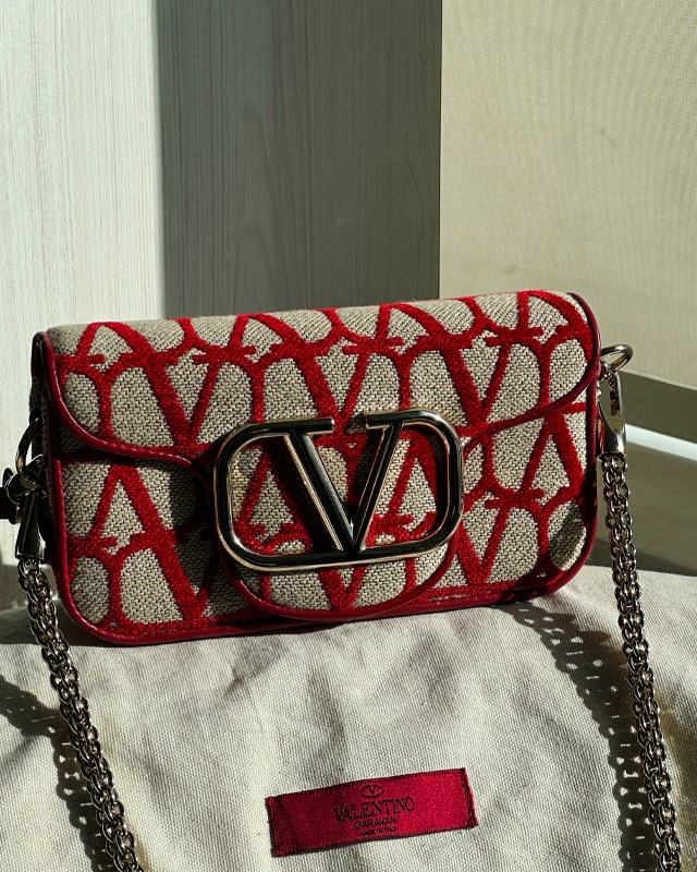 Bolsa Valentino Locò. Clique na imagem e confira mais modelos da marca!
