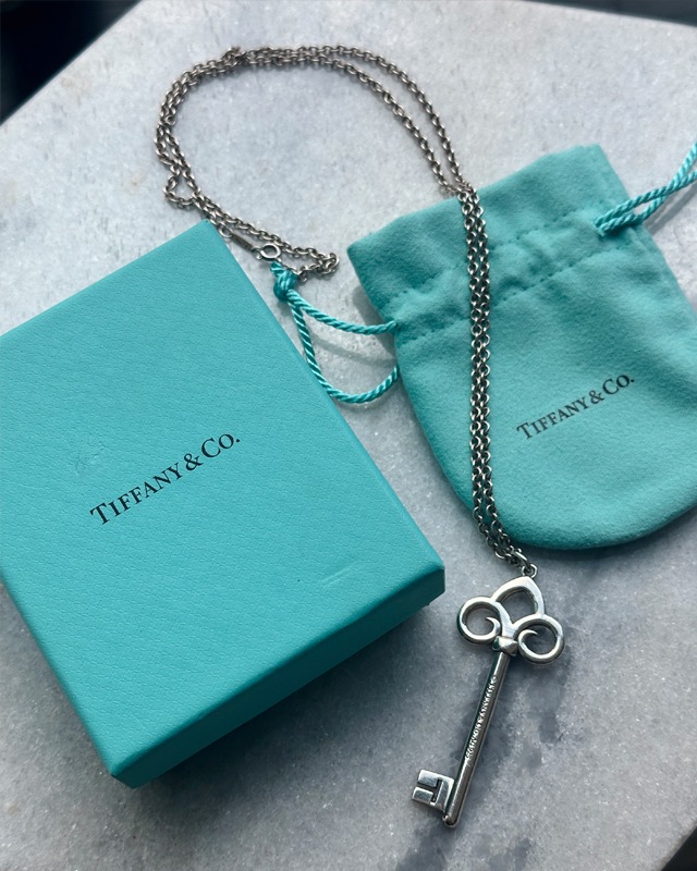 Colar Tiffany & Co Key. Clique na imagem e confira mais modelos da marca!