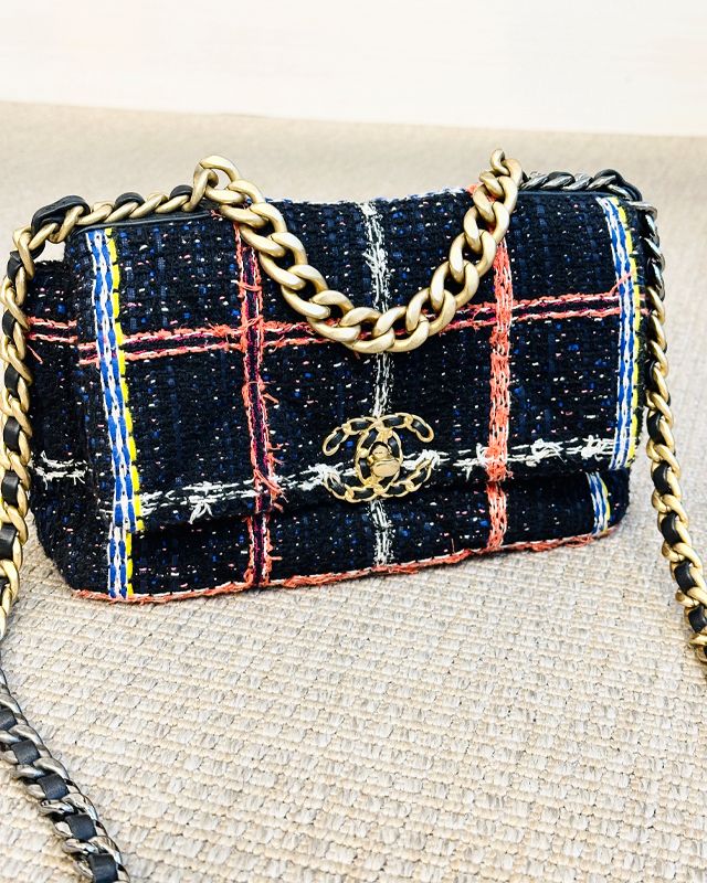 Bolsa Chanel 19. Clique na imagem e confira mais modelos da marca!