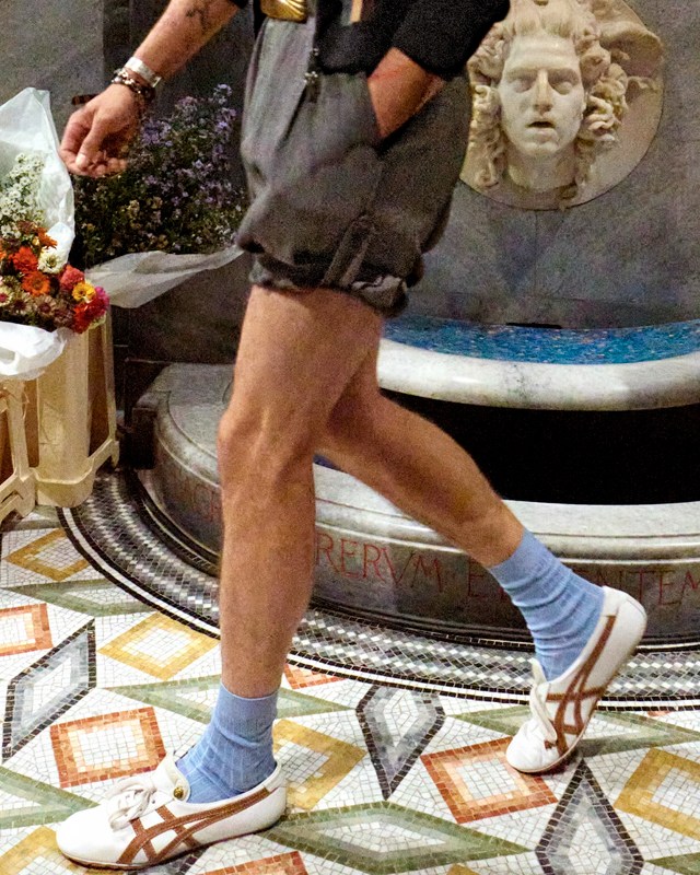 Parceria Versace x Onitsuka Tiger. (Foto: Reprodução/Fashion Network)