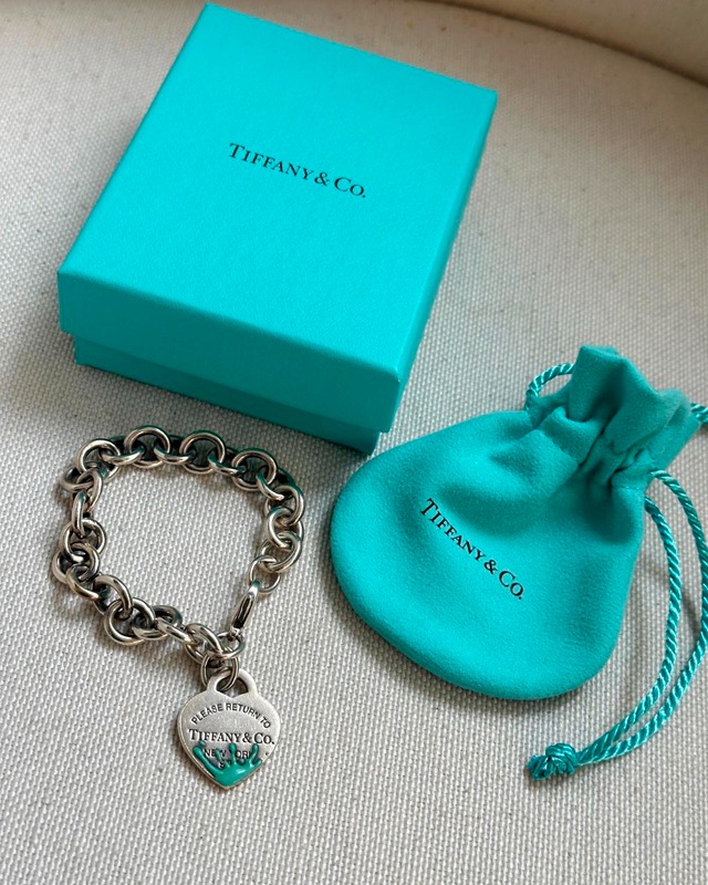 Pulseira Tiffany & Co Heart Tag Charm. Clique na imagem e confira mais modelos da marca!