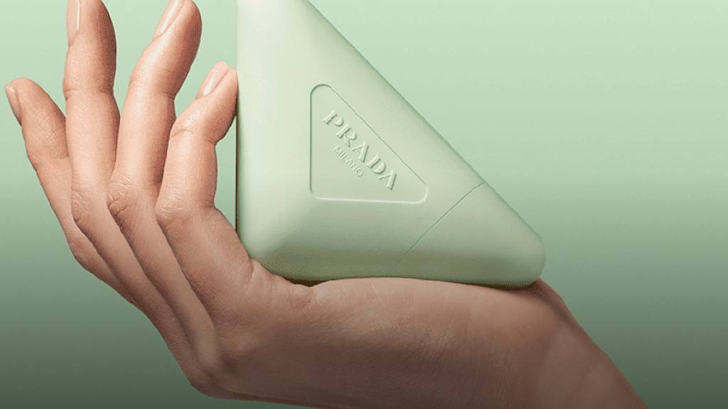Foto do creme para mãos Prada Tha Hand da linha ` Prada Beauty.