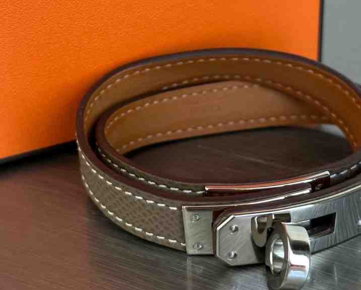 Foto de Bracelete Kelly Double Tour Epsom, uma das pulseiras Hermès mais famosas e desejadas.