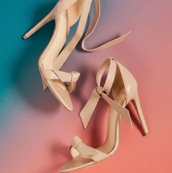 Foto de sandálias clássicas da marca alexandre birman.