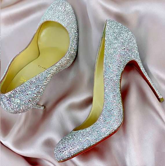 Foto de scapin com brilho da marcca Christian Louboutin.