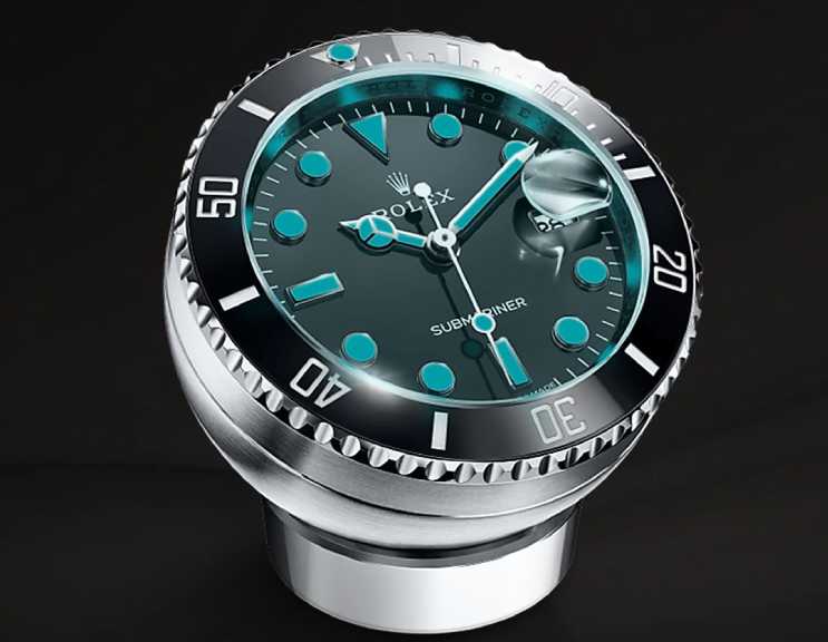 Foto do relógio rolex submariner de mesa.