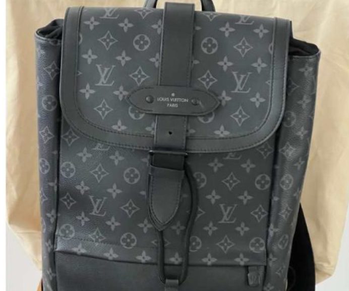 Foto de mochila louis vuitton um dos acessórios masculinos no black month do etiqueta única.