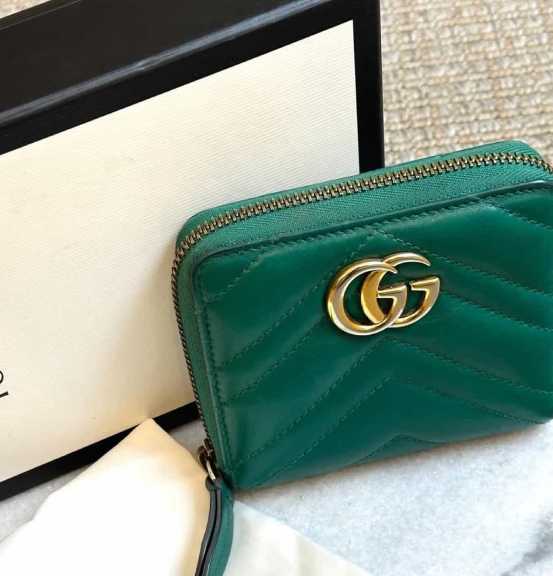 Foto da Carteira Gucci Marmont Zip um dos acessórios que acabaram de chegar no etiqueta única.