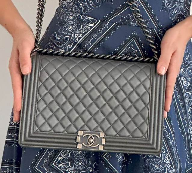Foto da Bolsa Boy da Chanel uma das marcas de luxo na Black Friday do Etiqueta Única.