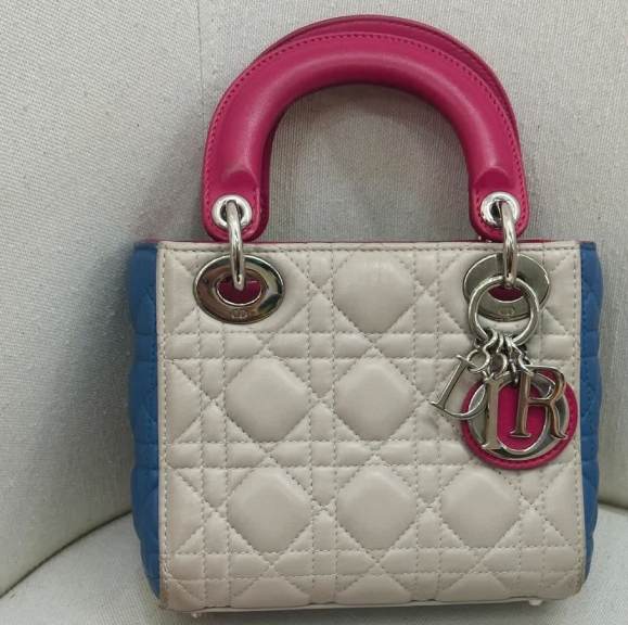 Foto da Bolsa Lady Dior de uma das marcas de luxo na Black Friday do Etiqueta única.