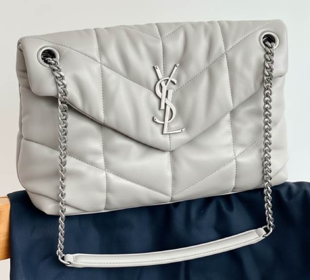 Foto da Bolsa Loulou da Saint Laurent.