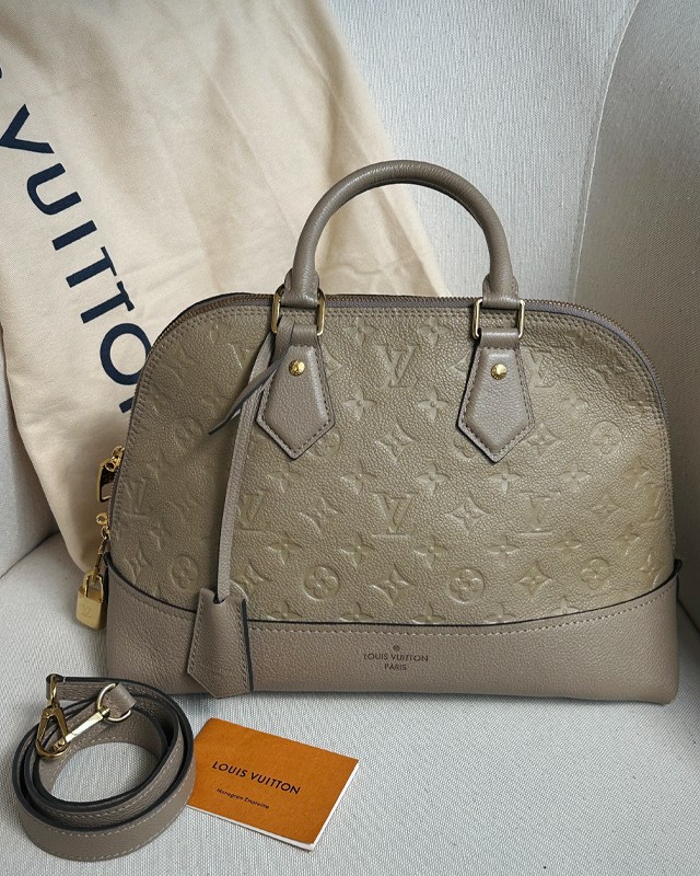 Bolsa Louis Vuitton Alma. Clique na imagem e confira mais modelos da marca!