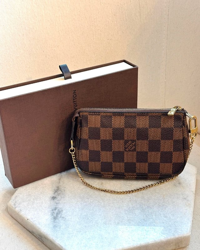 Bolsa Louis Vuitton Pochette Accessories. Clique na imagem e confira mais modelos!