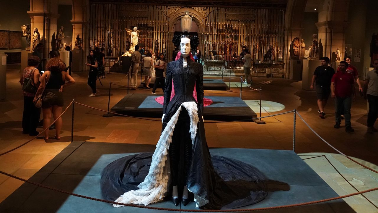 capa do post sobre o tema do met gala 2026