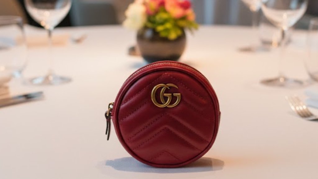 Foto de um porta-moedas da marca Gucci na Black Friday do Etiqeta Única.