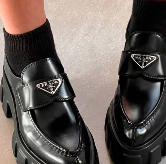 Foto de Mocasssim Prada Monolith.