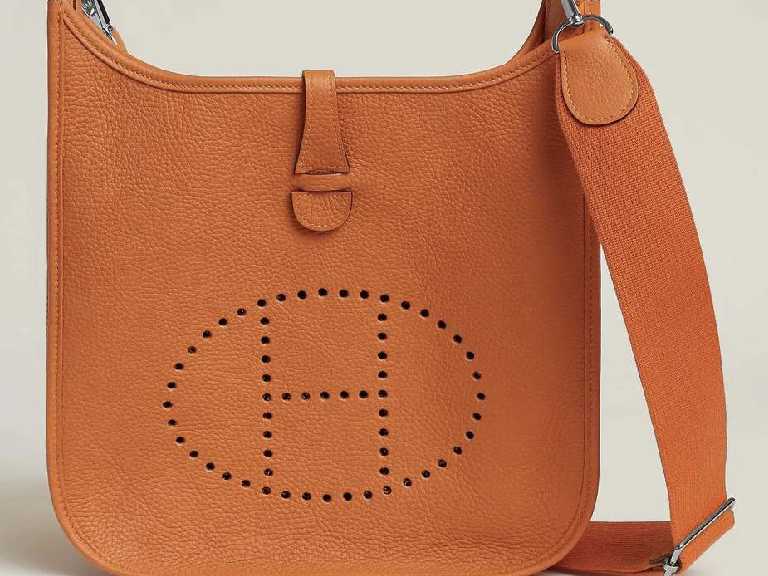 Foto de Bolsa Hermès Evelyne um dos acessórios de luxo no black month mais disputados.