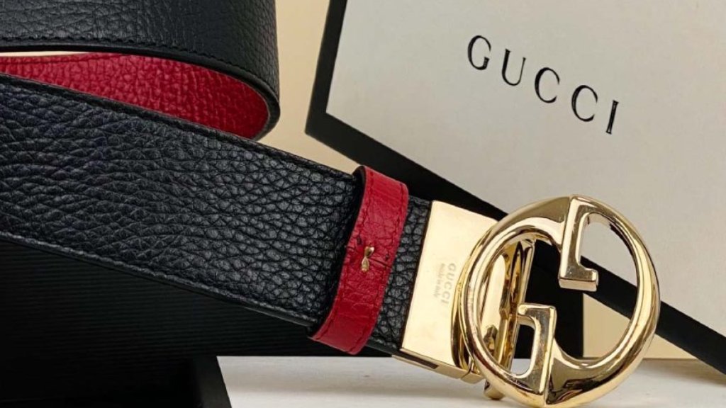 Acessórios de luxo na black friday do etiquta úica, cintos gucci, carteiras louis vuitton, lenço prada, boné gucci e mais no black month do mês de novembro.