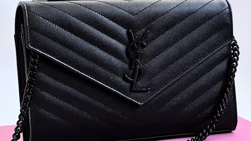 Saint Laurent no Black Month do Etiqueta Única: Bolsas, sapatos e acessórios para aproveitar na black friday 2025 do etiqueta única.